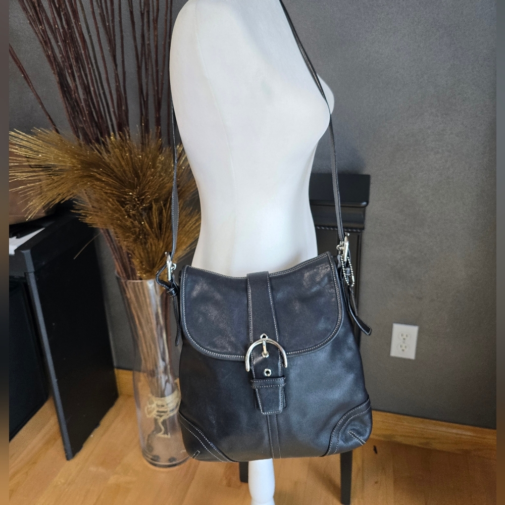 Elegant Black Leather Shoulder Bag